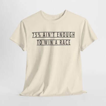 T-Shirt, Text 75% AIN‘T ENOUGH TO WIN A RACE, Schwarze Schrift – Bild 7